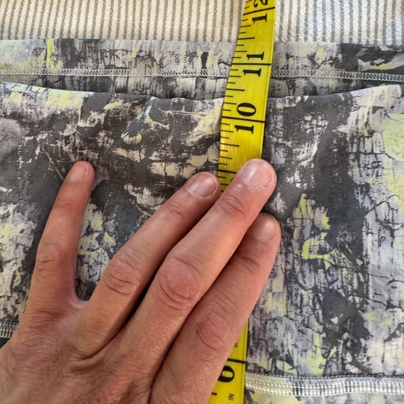 Women's Gray and White Patterned Leggings - Picture 5 of 12